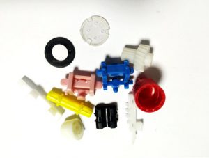 micro moulded part3 300x227 - Hot runner for mold making